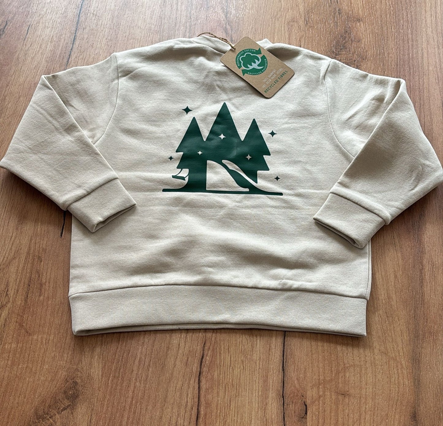 Kids’Sweatshirt „NETT&NiEDLiCH“ – Light Stone, Größe 24/36 Monate